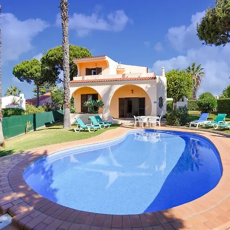 Modern With A Private Pool Vilamoura