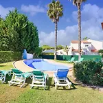 Modern With A Private Pool فيلة